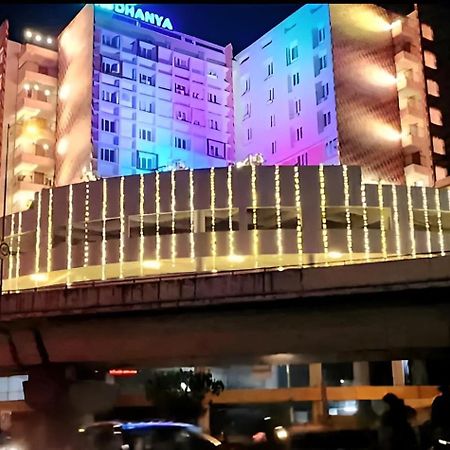 Luxurious Apartment With A Pool And Gym Near Trivandrum Railway Station Thiruvananthapuram Exterior photo